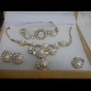 Jewelry Set Gold and Pearls. Geneva
